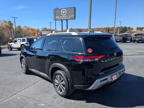 Used 2025 Nissan Pathfinder SL image 7