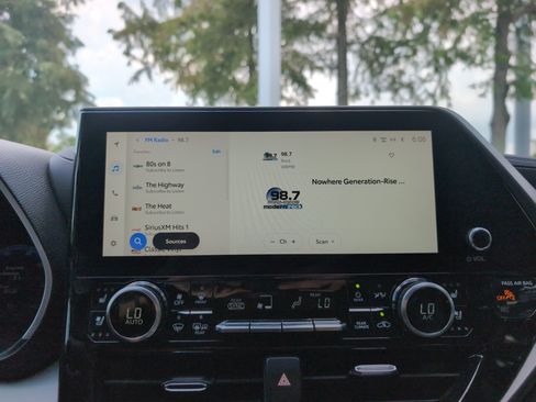 Used 2023 Toyota Highlander Limited FWD image 23
