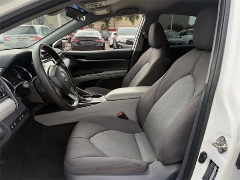 Used 2019 Toyota Camry LE image 23