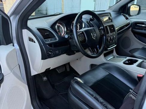 Used 2017 Dodge Grand Caravan SXT FWD image 13