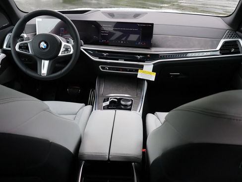 New 2026 BMW X5 xDrive40i w/ M Sport Package AWD/4WD image 5