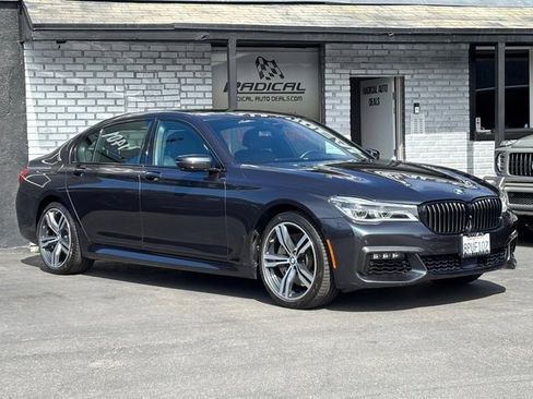 Used 2017 BMW 750i image 11