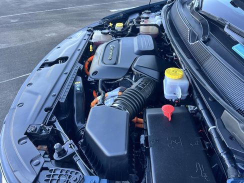 Used 2023 Chrysler Pacifica Touring-L w/ S Appearance Package image 64