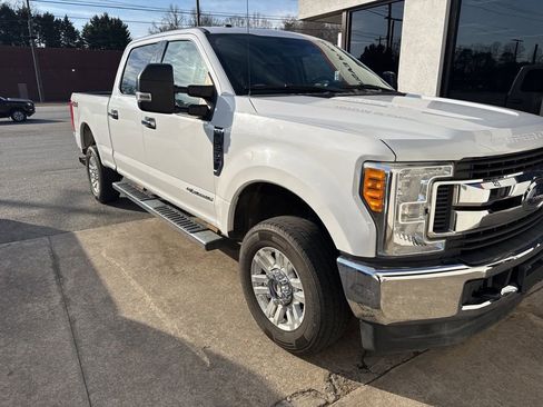 Used 2017 Ford F250 XLT image 1