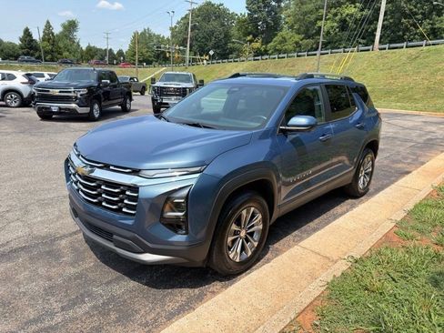 Used 2025 Chevrolet Equinox LT w/ Convenience Package II AWD/4WD image 3