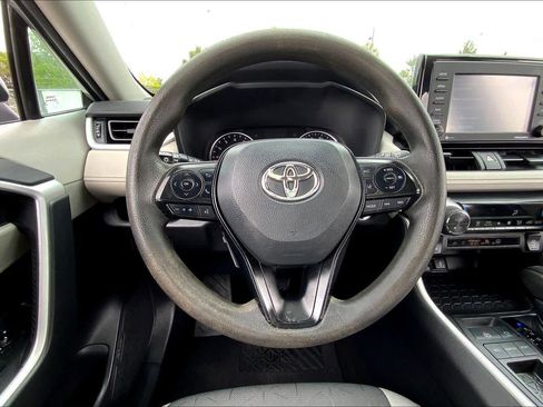 Used 2021 Toyota RAV4 XLE image 6