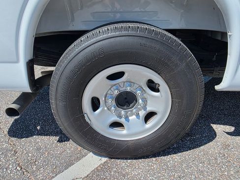 Certified 2025 Chevrolet Express 3500 LS RWD image 26