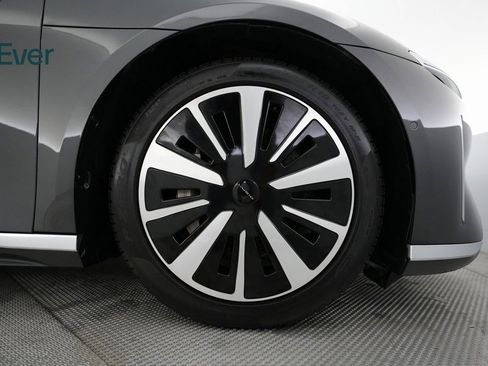 Used 2023 Lucid Air Grand Touring image 18