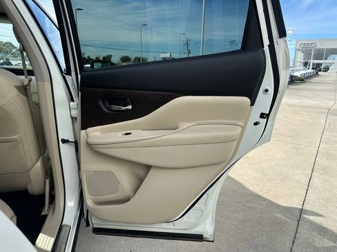 Used 2019 Nissan Murano Platinum w/ Cargo Package image 27