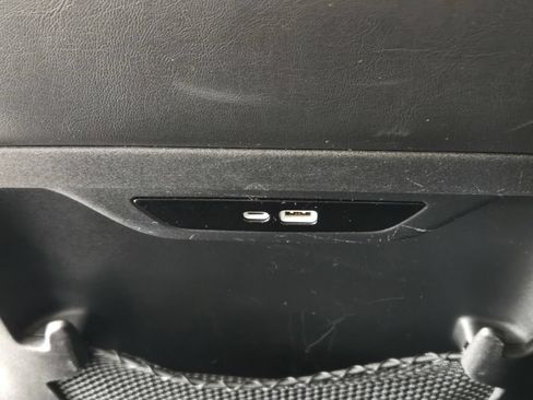 Used 2025 Chrysler Pacifica Limited FWD image 18