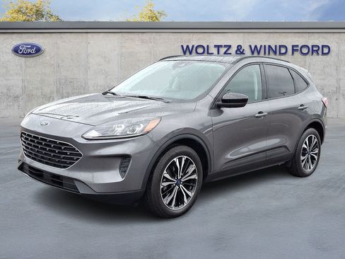 Used 2022 Ford Escape SE w/ SE Sport Appearance Package AWD/4WD image 3
