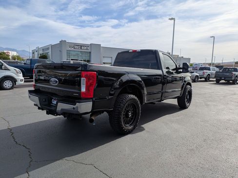 Used 2017 Ford F250 XLT w/ XLT Value Package image 3