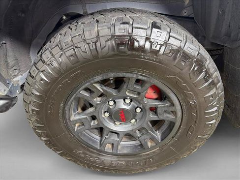Used 2022 Toyota 4Runner TRD Off-Road AWD/4WD image 19