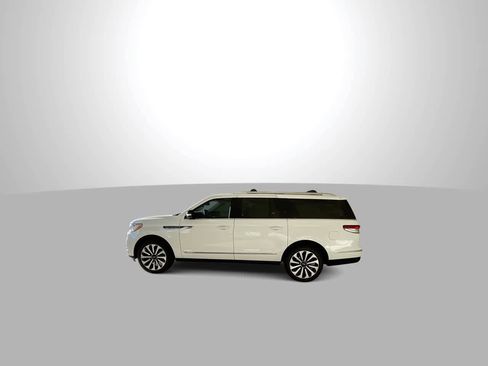 Used 2022 Lincoln Navigator L Reserve AWD/4WD image 5