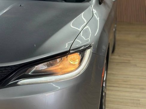 Used 2015 Chrysler 200 S FWD image 3