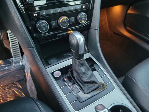 Certified 2022 Volkswagen Passat 2.0T R-Line image 23