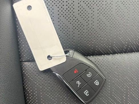 New 2026 Chevrolet Equinox LT w/ Convenience Package II FWD image 17