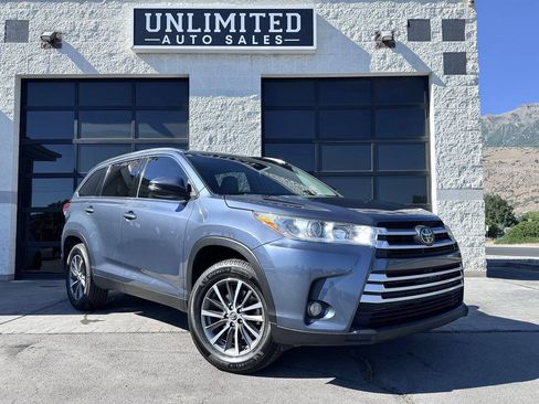 Used 2019 Toyota Highlander XLE FWD image 1