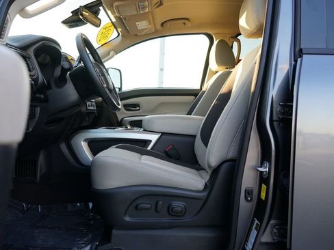 Used 2024 Nissan Titan SV w/ SV Convenience Package image 12