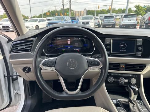 Used 2023 Volkswagen Jetta SE FWD image 12