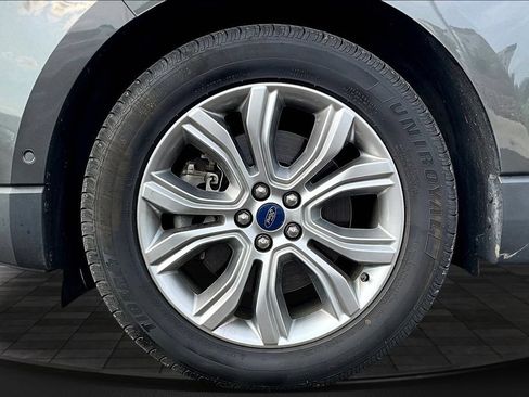 Used 2019 Ford Edge Titanium w/ Equipment Group 301A AWD/4WD image 30