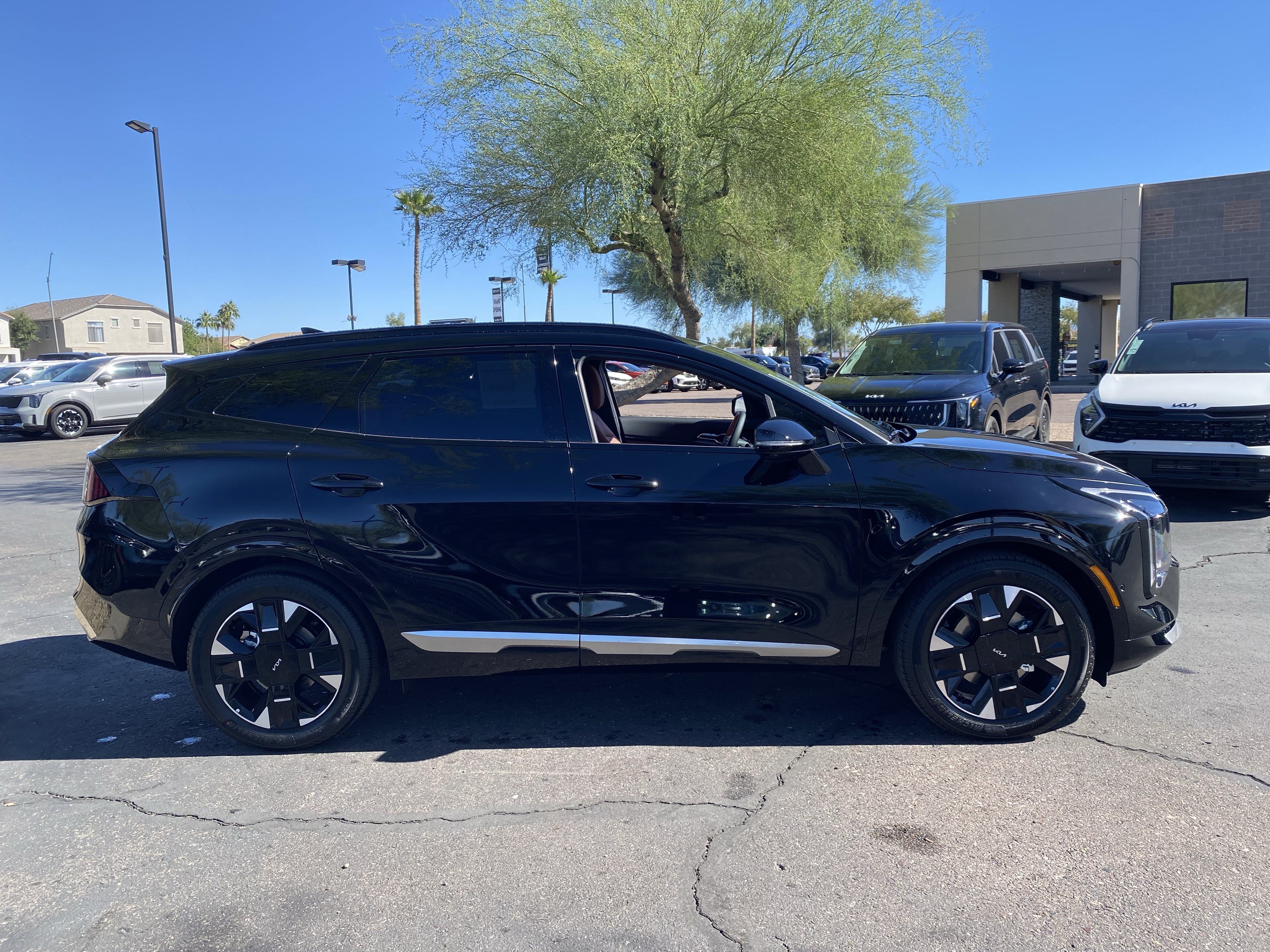 New 2026 Kia Sportage SX FWD image 2