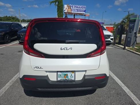 Used 2022 Kia Soul LX FWD image 3