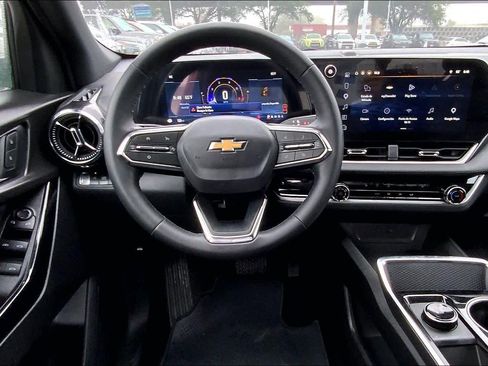 Used 2026 Chevrolet Equinox LT FWD image 6
