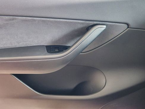 Used 2020 Tesla Model Y Long Range image 21