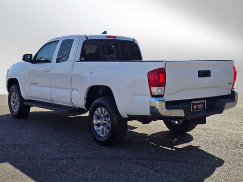 Certified 2016 Toyota Tacoma SR5 w/ SR5 Appearance Package (SN) image 5