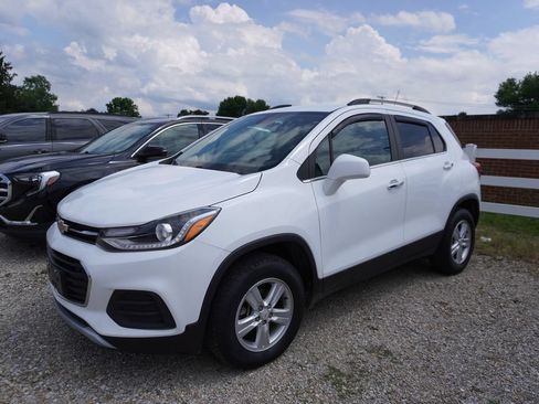 Used 2017 Chevrolet Trax LT w/ LT Convenience Package AWD/4WD image 1