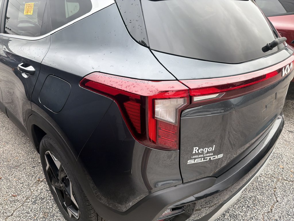 Certified 2025 Kia Seltos EX w/ EX Sunroof Package FWD image 8