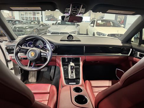 Used 2022 Porsche Panamera 4 image 31