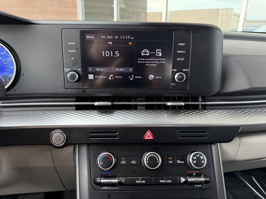 Used 2024 Kia Carnival LX FWD image 23
