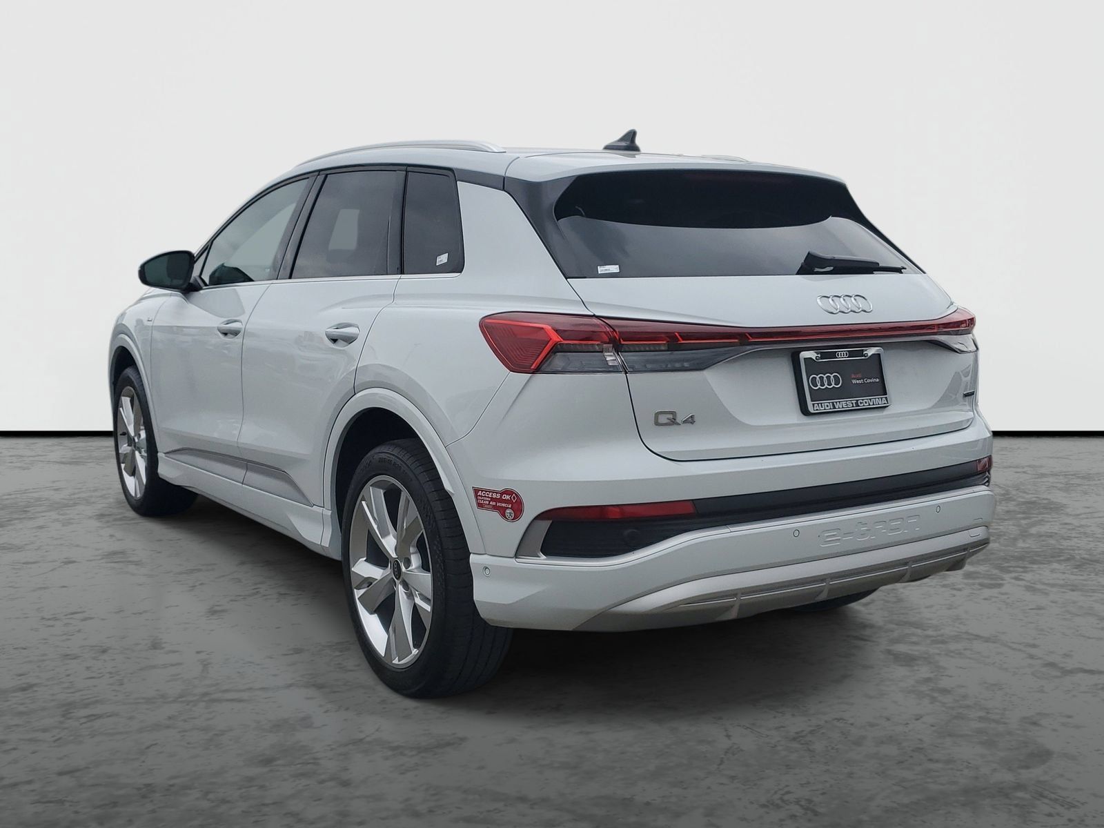 Used 2023 Audi Q4 e-tron Premium Plus AWD/4WD image 3