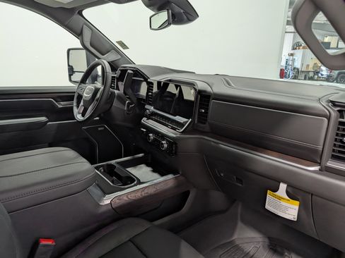 Used 2025 GMC Sierra 3500 SLT w/ SLT Premium Package AWD/4WD image 20