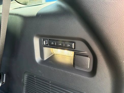 Used 2025 Ford Explorer Platinum RWD image 9