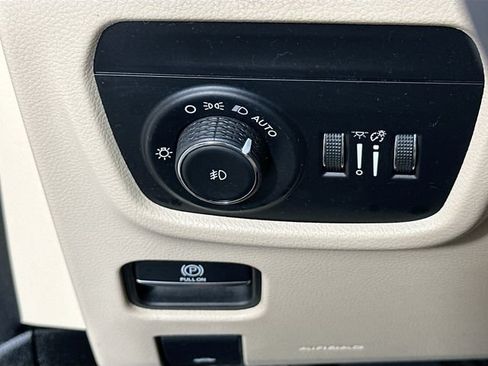 Used 2023 Jeep Grand Cherokee L Limited w/ Luxury Tech Group II AWD/4WD image 26