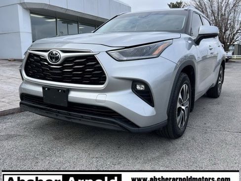 Used 2021 Toyota Highlander XLE image 1