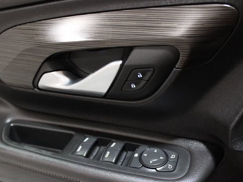 Used 2022 GMC Terrain SLE w/ Driver Convenience Package image 18