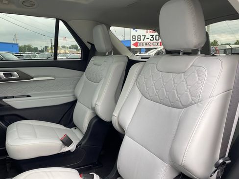 Used 2025 Ford Explorer Platinum w/ LUX Leather Package AWD/4WD image 20