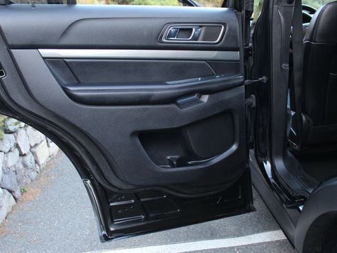 Used 2018 Ford Explorer XLT w/ Equipment Group 202A image 15