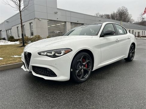 New 2025 Alfa Romeo Giulia AWD w/ Driving Assist Package image 4
