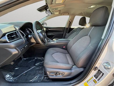 Used 2023 Toyota Camry LE FWD image 2