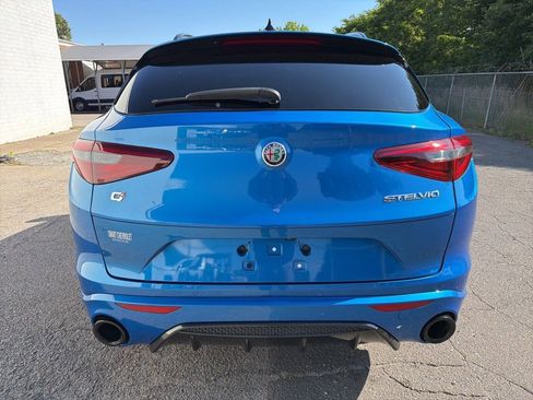 Used 2022 Alfa Romeo Stelvio Veloce AWD/4WD image 3