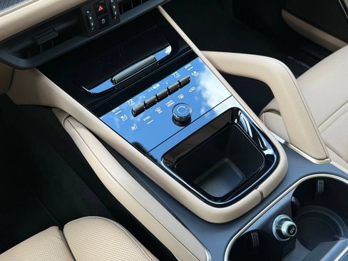 New 2026 Porsche Cayenne Turbo AWD/4WD image 22