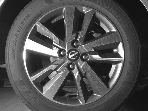 Used 2025 Nissan Versa SV image 15