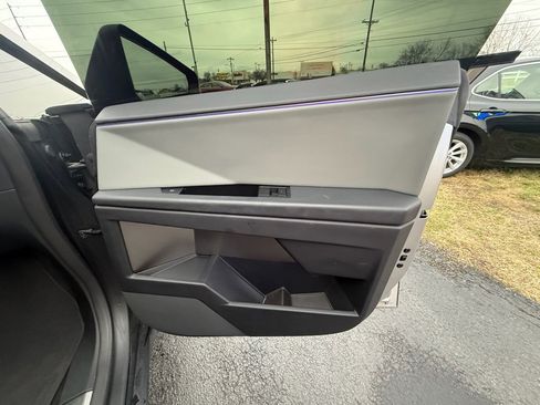 Used 2025 Tesla Cybertruck AWD Crew Cab image 23