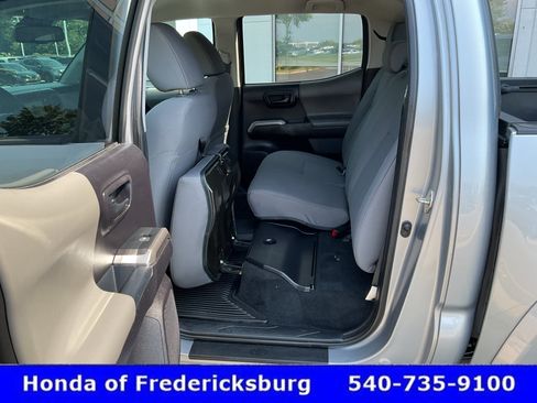 Used 2019 Toyota Tacoma SR5 w/ Four Season Floor Mat Package AWD/4WD image 23