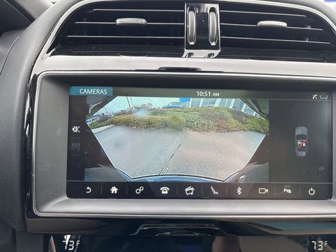 Used 2019 Jaguar F-PACE Premium image 24